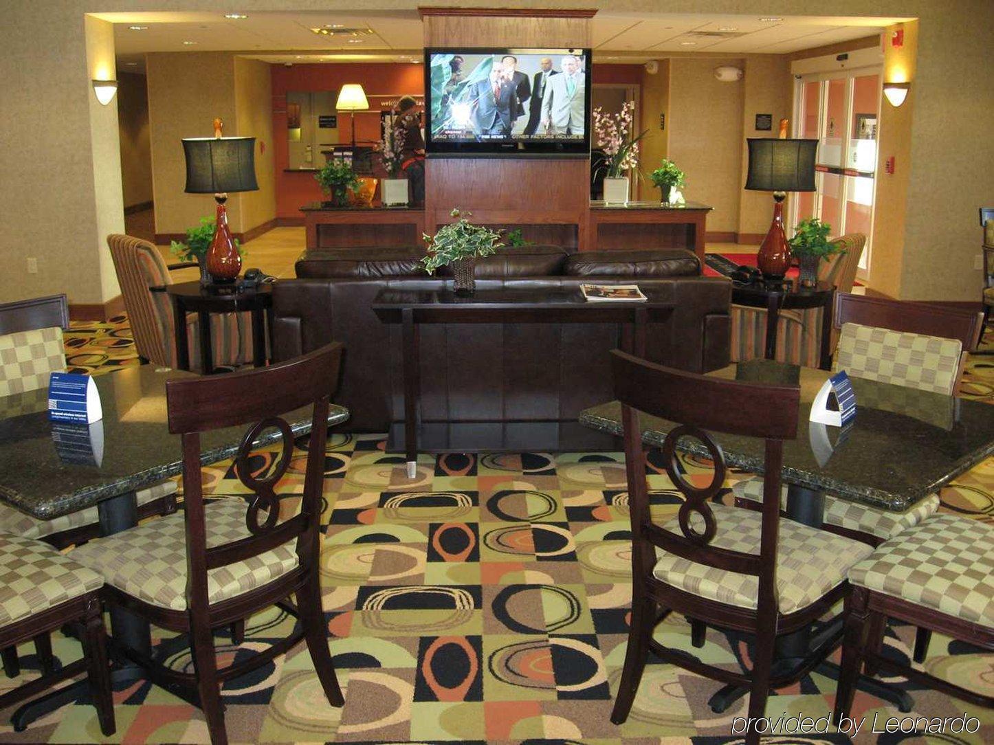 Hampton Inn & Suites Davenport Restaurant photo